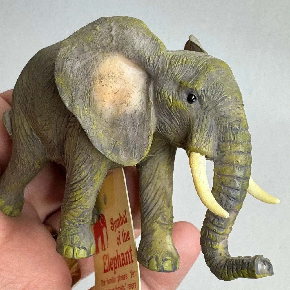 Bronners Christmas Wonderland Elephant Symbol of the‎ Elephant Ornament Figurine